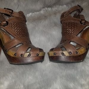 Chunky wooden heel sandal for women